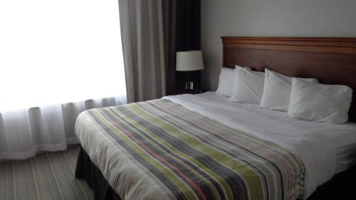 Little Chute Hotel | Country Inn & Suites by Radisson, Appleton North, WI