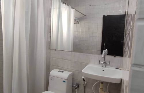 Lucknow Villa | Couple Friendly, Cozy N Silent BR, 5 Mins Walk from Joggers Park