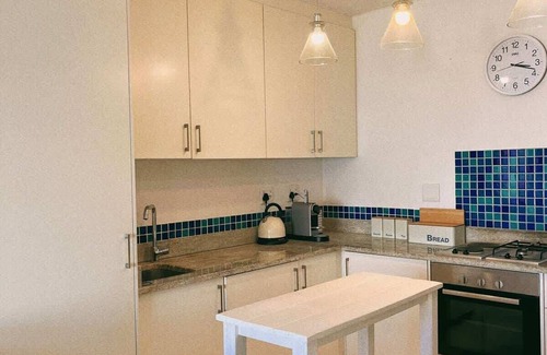 Redhill Apartment | Couples Cove: Luxe Getaway w/jetted bath & views