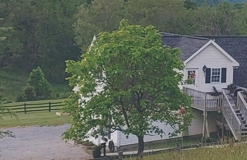 Ingles House | Couples retreat located near the New River Trail and river