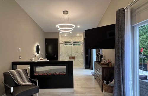 North Oyster House | Couples Retreat - Romance and Adventure - Base Rate - NO additional host fees!