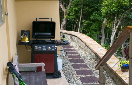 Estate Freemans Ground Villa | Couples Retreat, Sweeping VIEWS, Kayaks Await at the Beach!