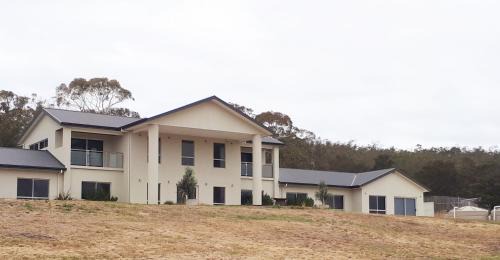 Sandford House | Couples Retreat with Mountain View Near Hobart