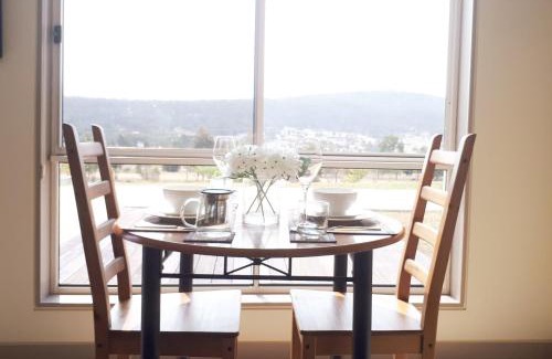 Sandford House | Couples Retreat with Mountain View Near Hobart