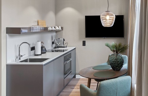 Lueneburg Apartment | Court view studio 8 Swiss stone pine