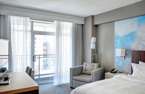 Church and Wellesley Hotel | Courtyard by Marriott Downtown Toronto