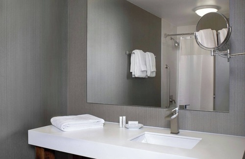 Church and Wellesley Hotel | Courtyard by Marriott Downtown Toronto
