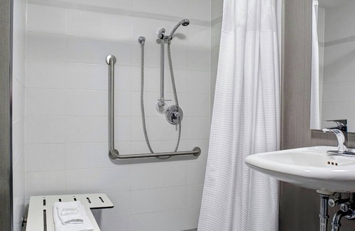 Church and Wellesley Hotel | Courtyard by Marriott Downtown Toronto