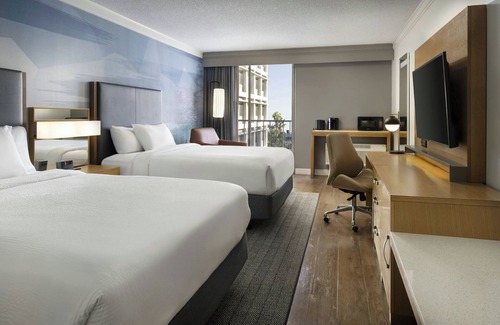 East Village Hotel | Courtyard by Marriott Long Beach Downtown