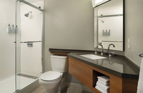 East Village Hotel | Courtyard by Marriott Long Beach Downtown