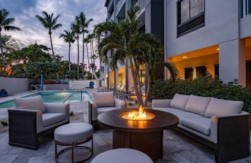 Central Naples Hotel | Courtyard by Marriott - Naples