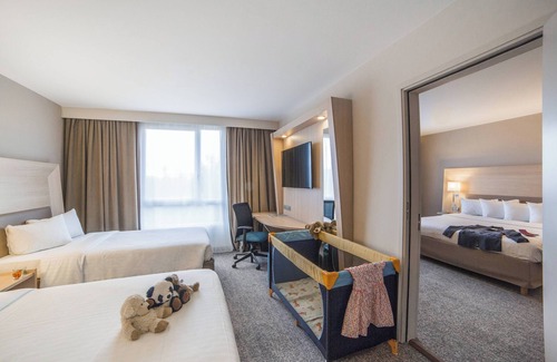 Petit-Colombes Hotel | Courtyard by Marriott Paris La Defense West - Colombes