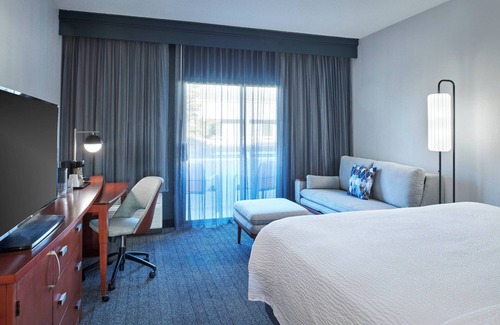 Highland Park Hotel | Courtyard by Marriott Chicago Highland Park/Northbrook