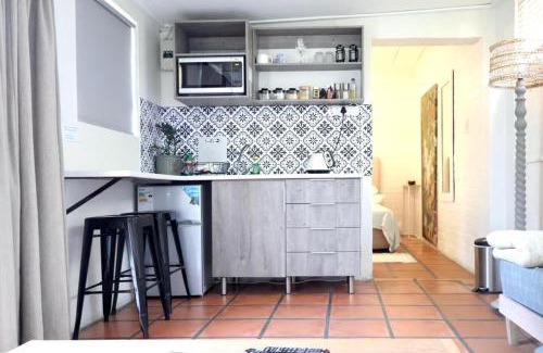 Stellenbosch Apartment | Courtyard Studio lights and wi fi during load shedding
