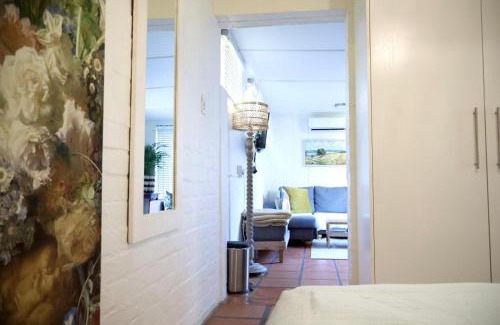 Stellenbosch Apartment | Courtyard Studio lights and wi fi during load shedding