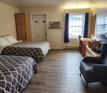 Sussex Hotel | Covered Bridge Inn & Suites