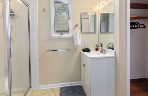 Lake Forest House | Coveted Location: Downtown Lake Forest 3/2.5 Duplex, Comfy and roomy convenience