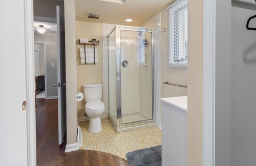 Lake Forest House | Coveted Location: Downtown Lake Forest 3/2.5 Duplex, Comfy and roomy convenience