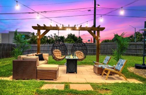 Round Rock House | Cowboy Pool - Large Patio - King Bed - Firepit Table - Pet Friendly