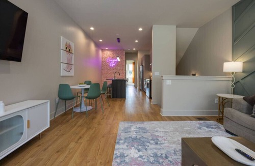 Radnor Apartment | Cowgirl Up! - 4BD/4.5BTH - Rooftop Views
