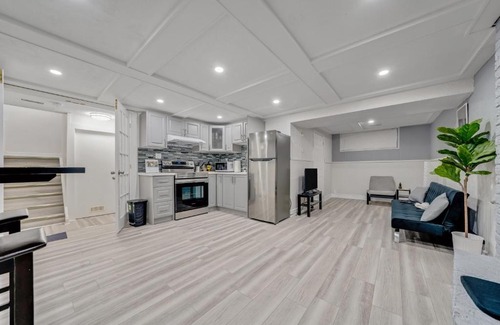 L'Amoreaux Apartment | Cozy 1 bed apartment near Hwy401