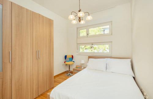 Risan Apartment | Cozy 1 bed apt with front row views of the sea