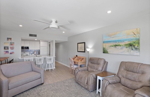 Beachwalk Condo | Cozy 1-Bedroom Retreat on Harbor Island – Steps from the Beach!