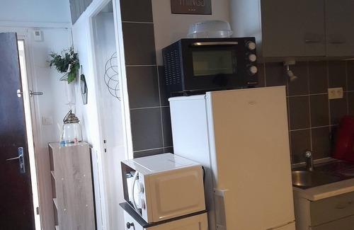 Lemasson Apartment | Cozy 1-bedroom 23 m2 apartment in delightful Montpellier with WiFi