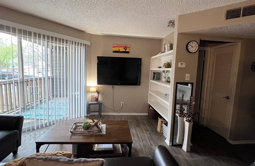San Antonio Apartment | Cozy 1-bedroom apartment with WiFi, pool, conveniently located in NW San Antonio