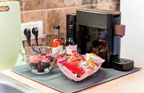 Giroc Apartment | Cozy 1-bedroom apartment with AC, WiFi in charming GirocnApartament Maria