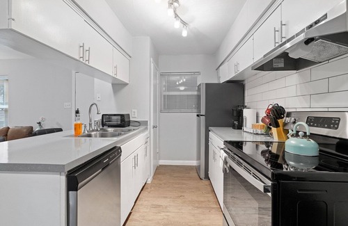 Highland Apartment | Cozy 1 Bedroom Apt in Austin Highland 3343