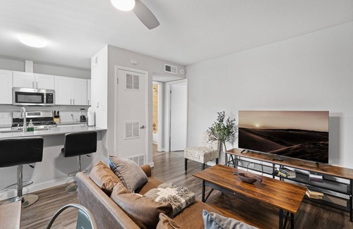 Highland Apartment | Cozy 1 Bedroom Apt in Highland Austin 7023
