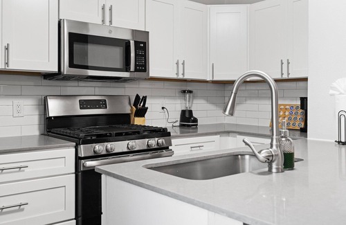 Highland Apartment | Cozy 1 Bedroom Apt in Highland Austin 7023