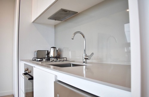 South Melbourne Apartment | Cozy 1-Bedroom Unit in South Melbourne