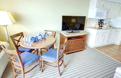 Goat Island Condo | Cozy 1-bedroom condo with WiFi, fitness room in delightful Newport