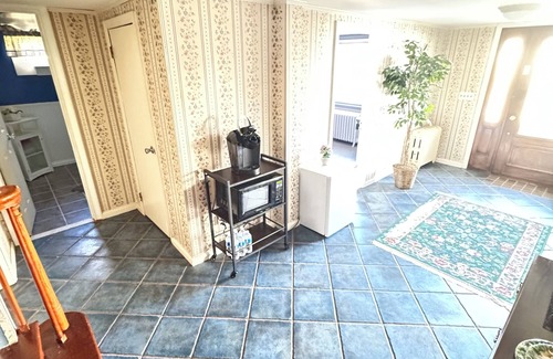Watchung House | Cozy 1-bedroom in a house with WiFi, AC in charming Watchung