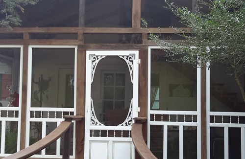 Ledbetter Apartment | Cozy 1-bedroom loft efficiency apartment in tranquil Ledbetter with WiFi, AC