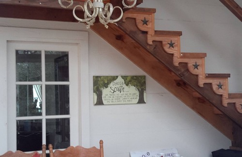 Ledbetter Apartment | Cozy 1-bedroom loft efficiency apartment in tranquil Ledbetter with WiFi, AC