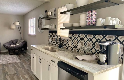 San Antonio House | Cozy 1 Bedroom Suite with Loft Central to SA Atractions