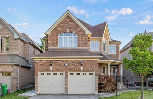 Churchill Meadows Apartment | Cozy 1-bedroom with Full Kitchen, workspace, WiFi and AC in charming Mississauga