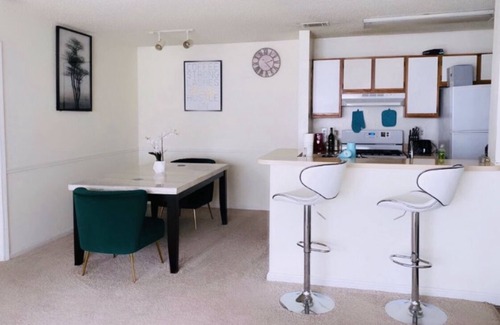 Manchester Apartment | COZY 1 Bedroom with Pool & Patio