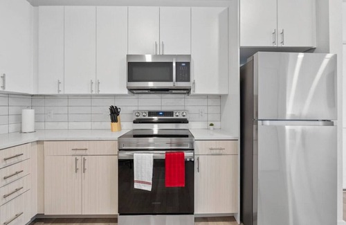 Aurora Apartment | Cozy 1-BR APT by Stanley Marketplace