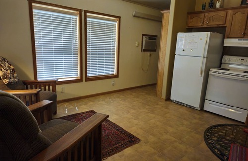 Cortez House | Cozy 1-BR Guest House near Mesa Verde Fast WiFi, A/C, Mountain Views