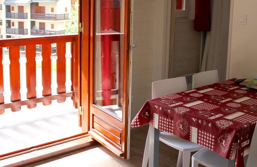 Valloire Apartment | Cozy 1BR Cabin, Sleeps 4, Central Valloire, Near Ski Lift, West-Facing Balcony