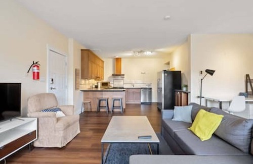 White Rock House | Cozy 1BR Guest Suite, White Rock