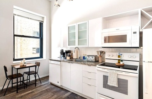 Downtown Cincinnati Apartment | Cozy 1BR in Downtown | Walk to Stadiums + Gym