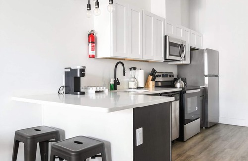 Elizabeth Apartment | Cozy 1BR next to EWR 2603