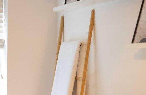 Ascot Apartment | Cozy 1BR Opposite Ascot Racecourse, Free Parking