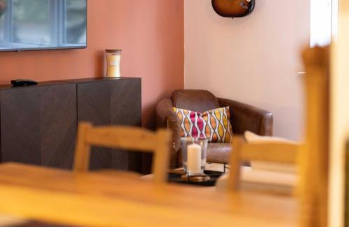 Ascot Apartment | Cozy 1BR Opposite Ascot Racecourse, Free Parking