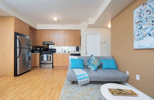 Churchill Meadows Condo | Cozy 1BR Townhome Apartment